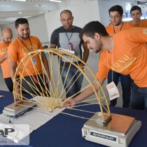 Trio com integrantes das Engenharias e da Arquitetura e Urbanismo vence 1º Campeonato da Ponte de Macarrão