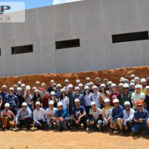 Acadêmicos de Engenharia Civil participam de visita técnica em obra do campus de Medicina da FAP