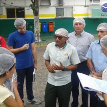 Alunos da FAP participam de “Aula de Campo” na empresa Cajuína São Geraldo