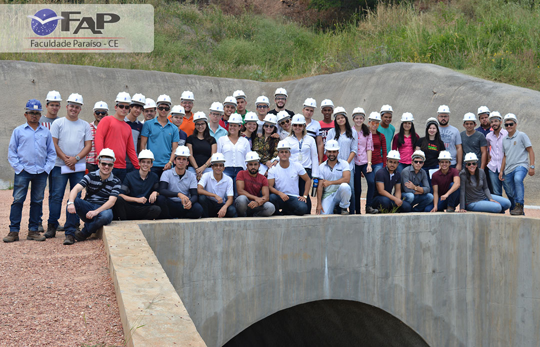 Alunos de Engenharia Civil visitam obras do Cinturão das Águas no Ceará