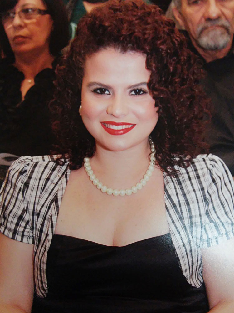 Prof.ª Helayne Candido Pereira